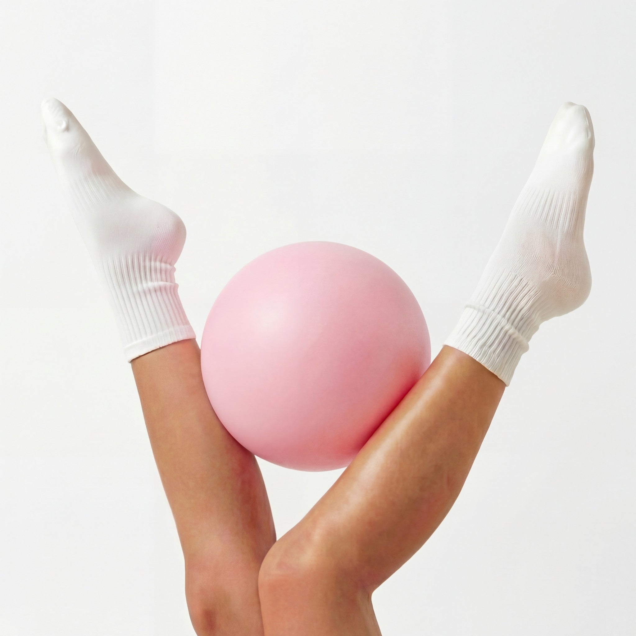 Pilates Ball von CASALEO in Hell-Pink im Studio