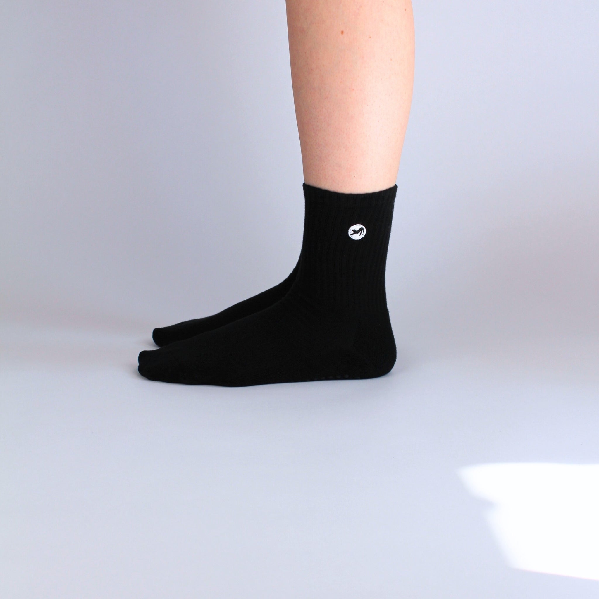 CASALEO Grip Socken in Schwarz, optimal für Pilates, Yoga und Barre von der Seite