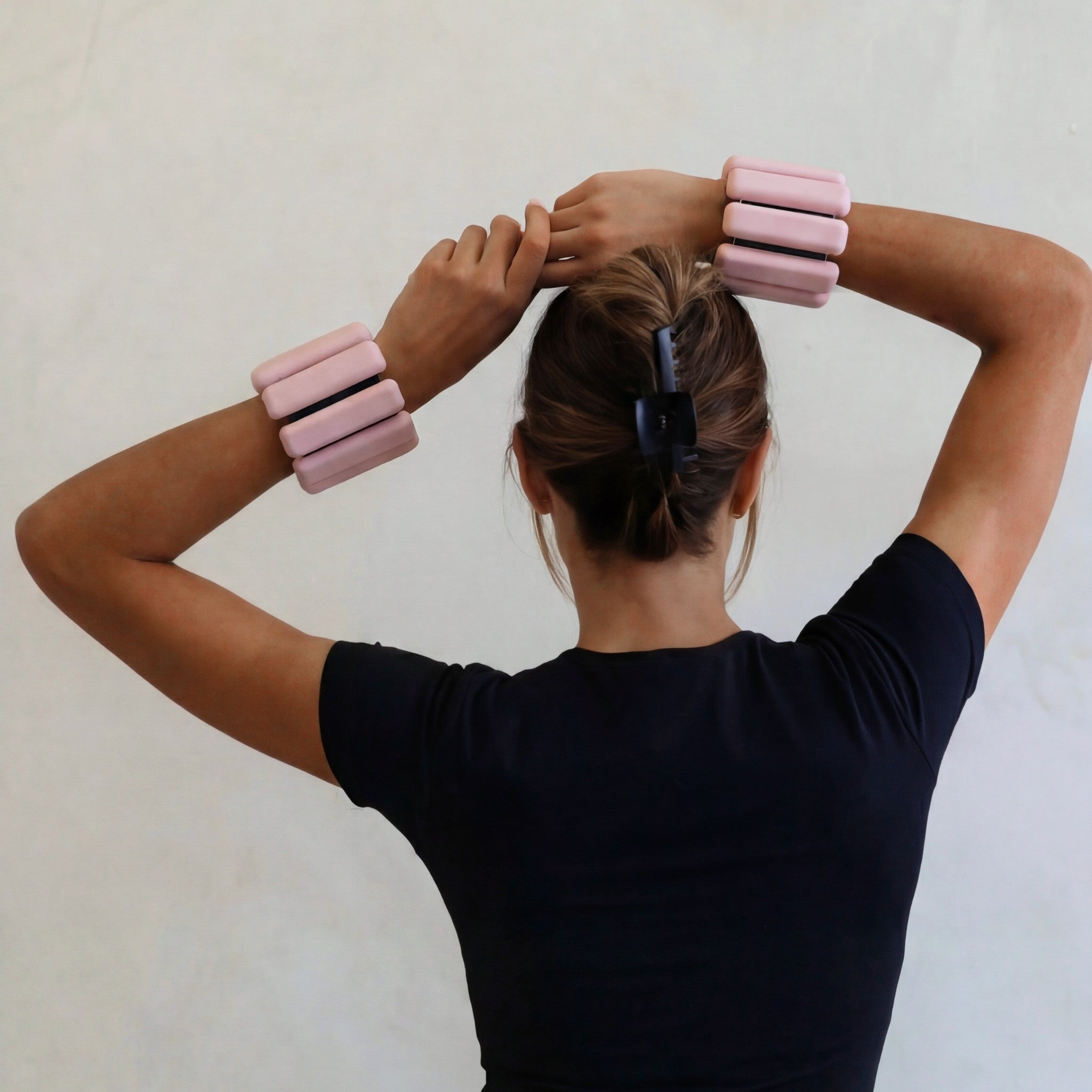 Pilates Gewichtsmanschetten von CASALEO von hinten in Hell Pink