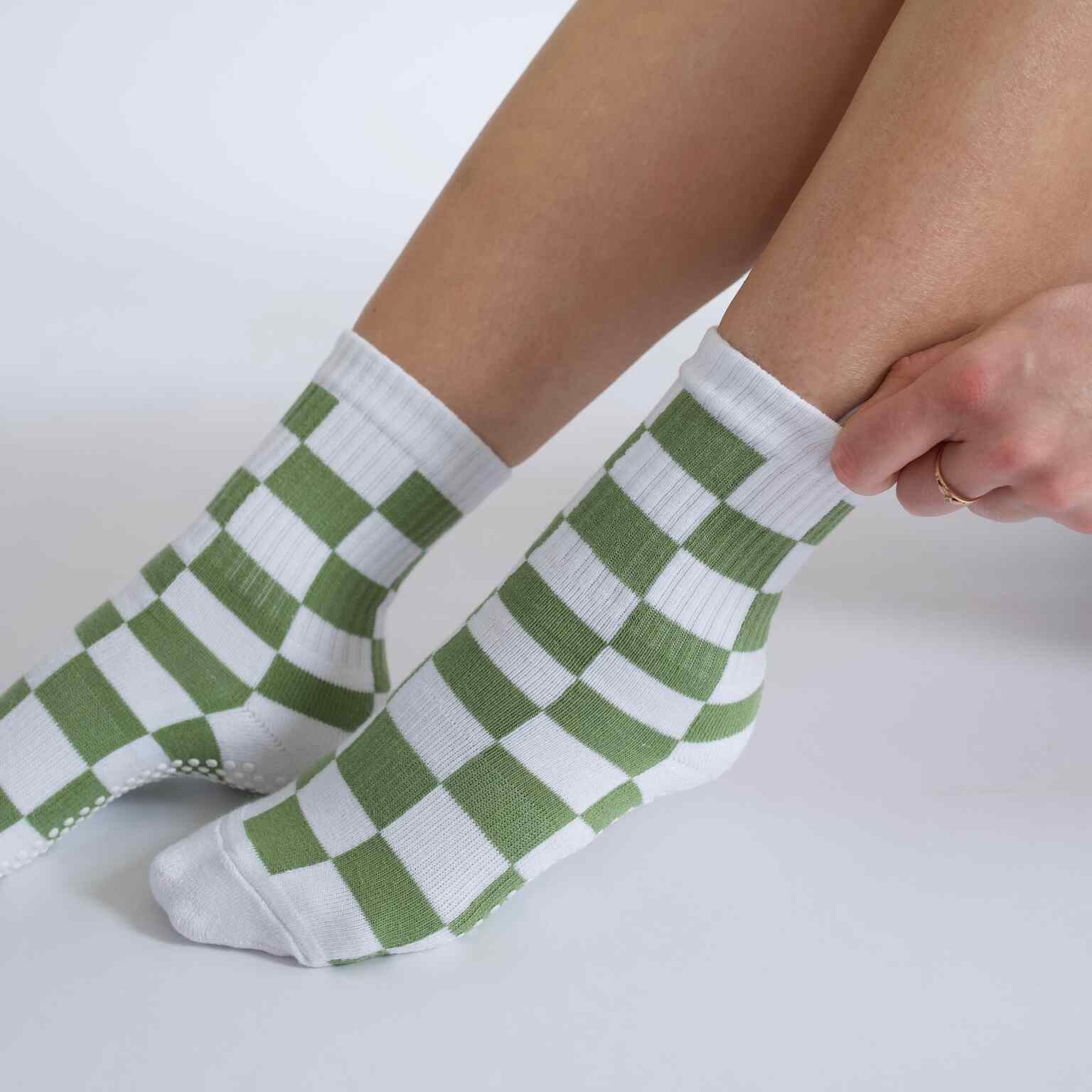 Pilates Socken in Weiß und Grün, Modell GRÜN KARO