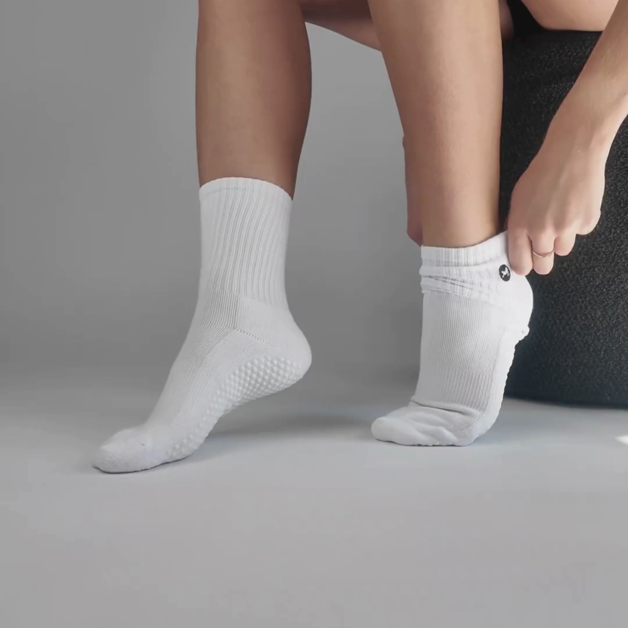 CASALEO Grip Socken in Weiß, optimal für Pilates, Yoga und Barre beim Anziehen
