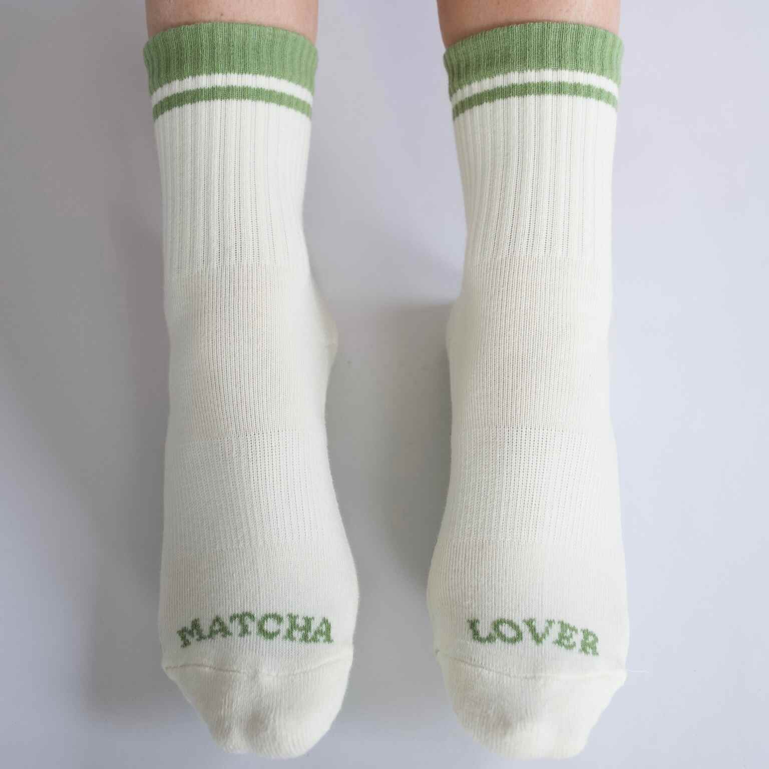 Pilates Socken in Weiß und Grün, Modell MATCHA LOVER