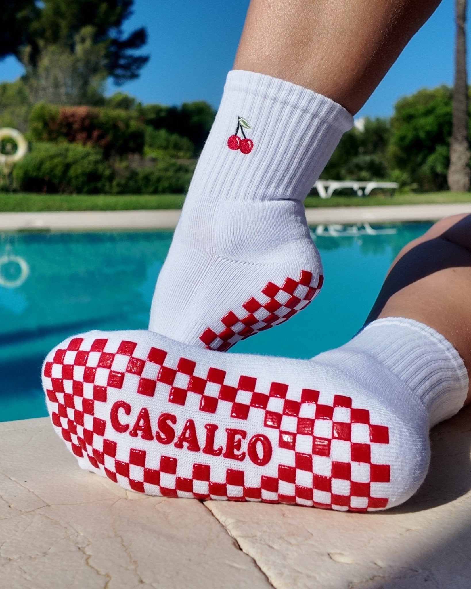 CASALEO Grip Socken mit roter Grip Sohle und Kirsch Icon, ideal für Pilates, Yoga und Barre am Pool