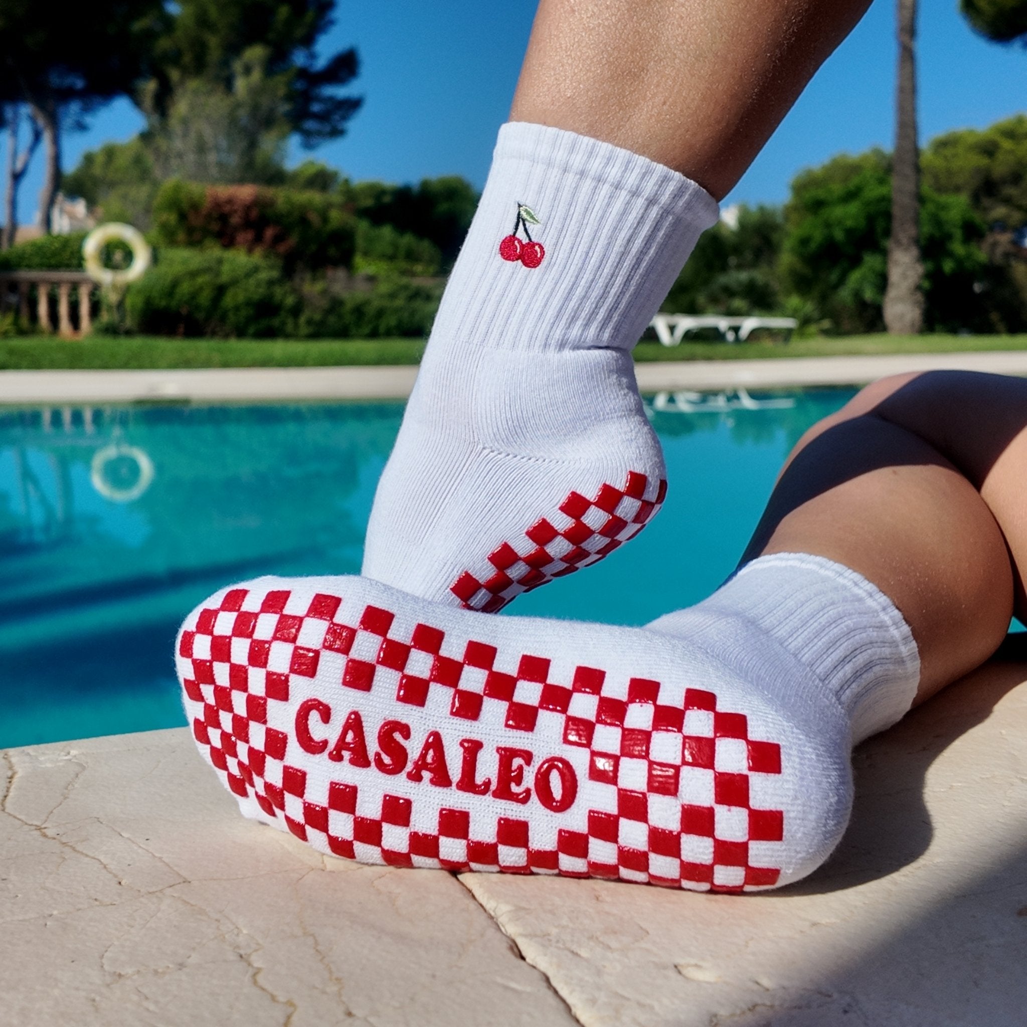 CASALEO Grip Socken mit roter Grip Sohle und Kirsch Icon, ideal für Pilates, Yoga und Barre am Pool