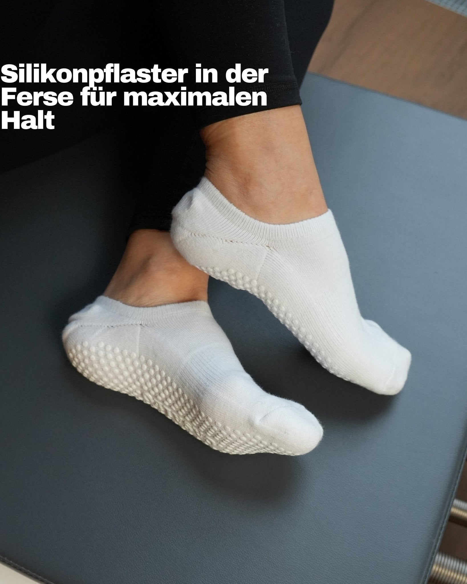 CASALEO Pilates Socken in Weiß in Extra-Kurz auf dem Reformer