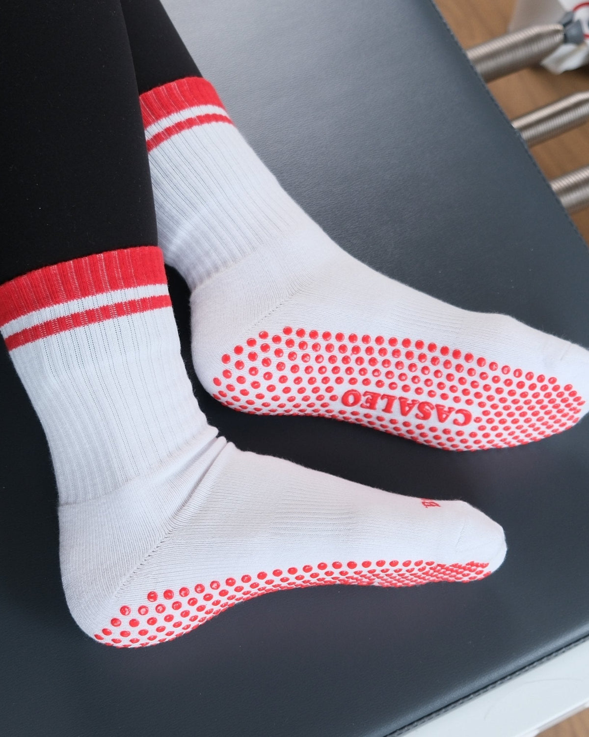 casaleo Grip Socken mit Burn Baby Aufschrift auf dem Reformer von unten