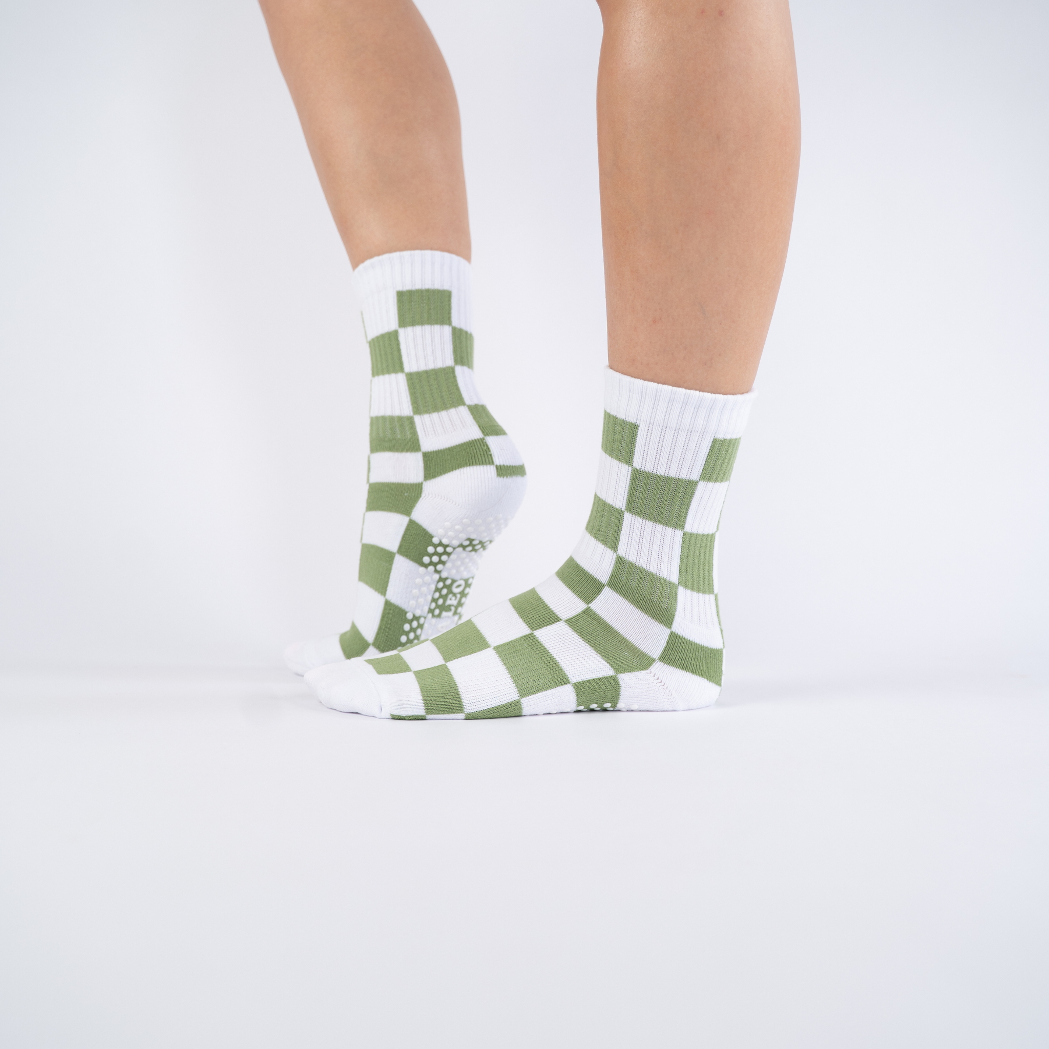 CASALEO Grip Socken in Weiß mit grünem Karo Muster von der Seite