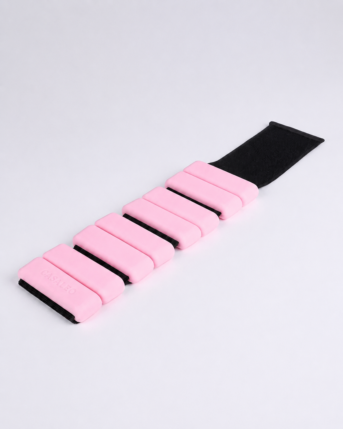 casaleo Gewichtsmanschette in Light Pink im Studio #Farbe_Light Pink