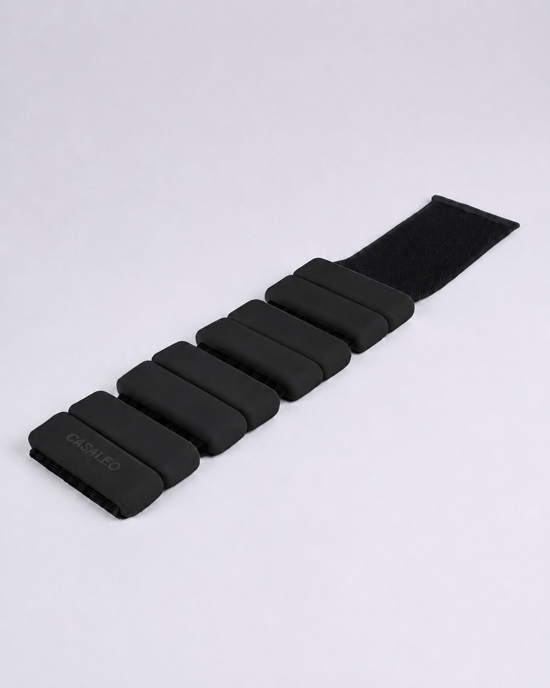 casaleo Gewichtsmanschette in Black im Studio #Farbe_Black