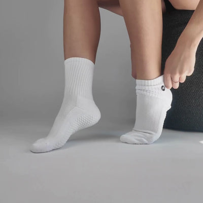 CASALEO Grip Socken in Weiß, optimal für Pilates, Yoga und Barre beim Anziehen