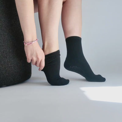 CASALEO Grip Socken in Schwarz, optimal für Pilates, Yoga und Barre beim Anziehen
